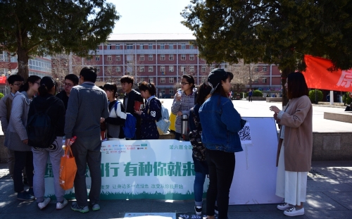 图为发放现场2
