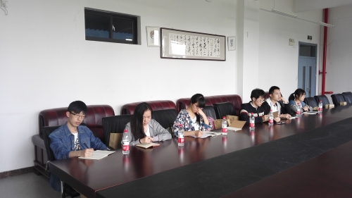 我校科协成员进行记录