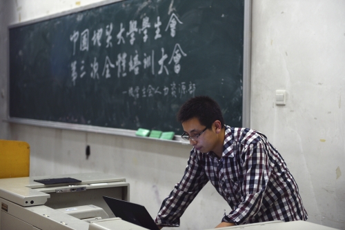 学长认真讲解