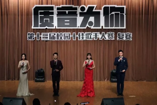 主持人合影