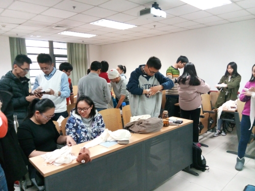 积极尝试的同学们