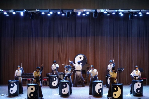 打击乐团《太极鼓》表演