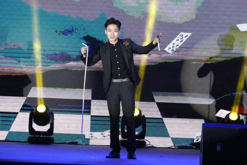 魔术表演