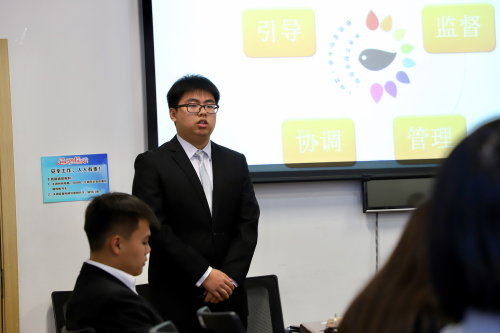 答辩人在演讲
