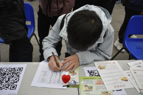 同学填表登记