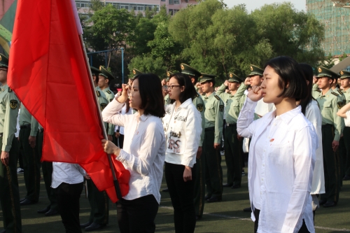 重温入团誓词