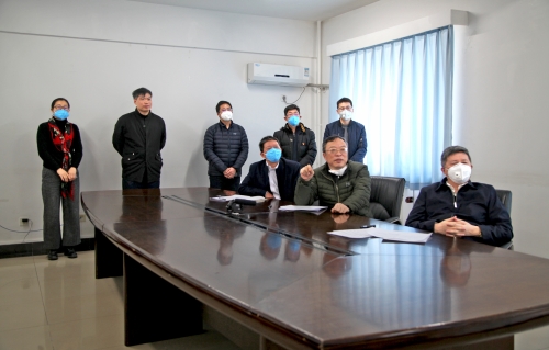 书记校长和工作人员与湖北师生连线