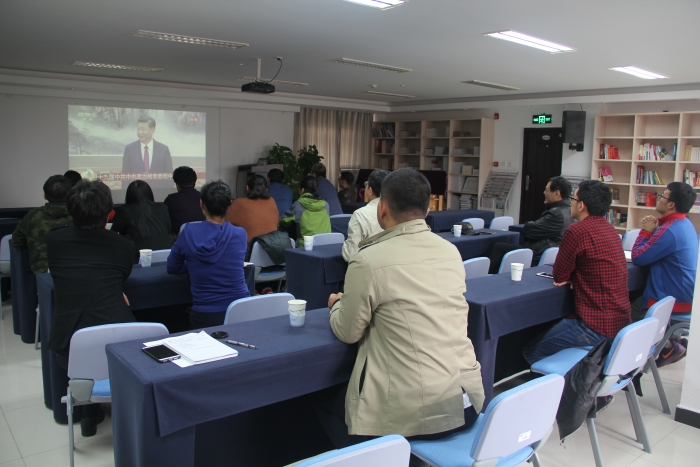 1后勤党总支组织党员集体收看十九届中共中央政治局常委同中外记者见面会直播