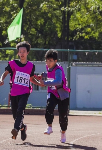 男子接力交接棒