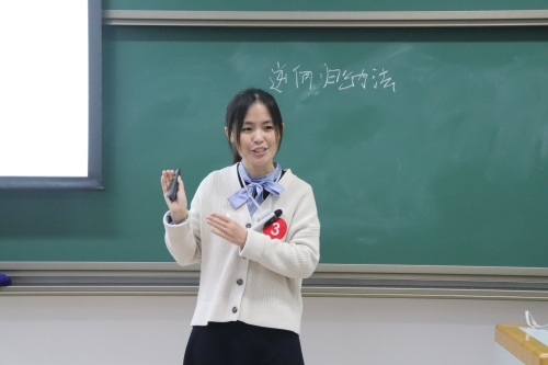 杨谨参加学校决赛